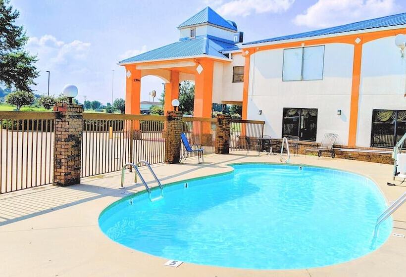 בית מלון כפרי Days Inn By Wyndham Decatur Priceville I 65 Exit 334