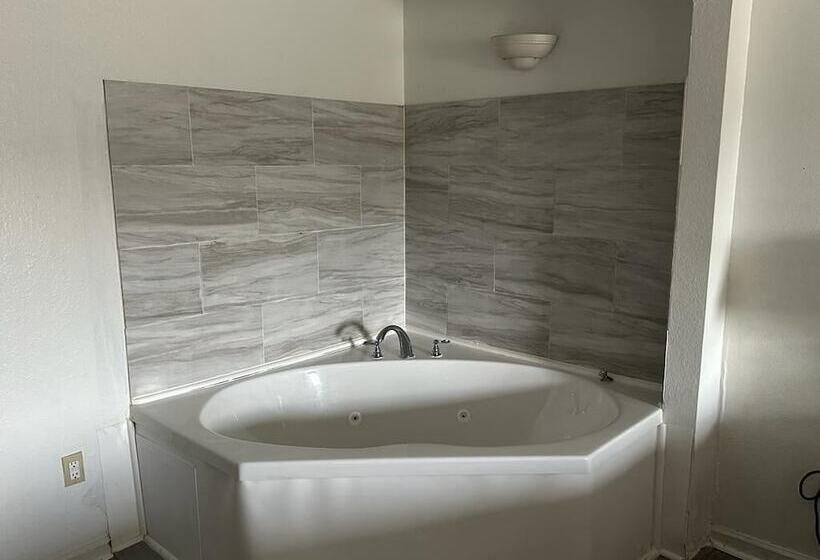 בית מלון כפרי Days Inn By Wyndham Decatur Priceville I 65 Exit 334