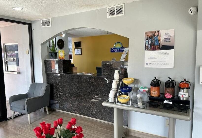 בית מלון כפרי Days Inn By Wyndham Decatur Priceville I 65 Exit 334