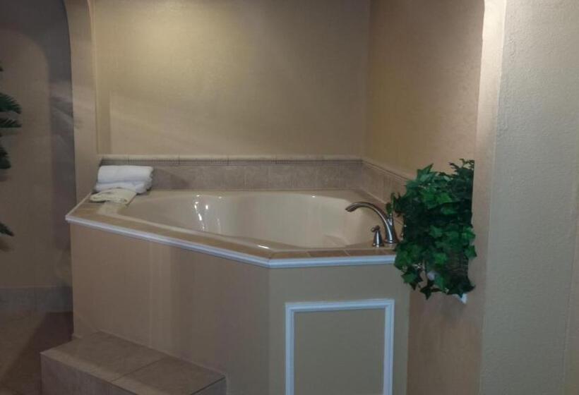 فندق Days Inn By Wyndham Hot Springs