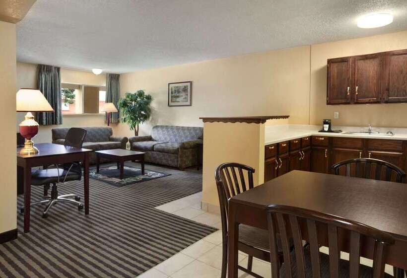 בית מלון כפרי Days Inn By Wyndham Lawton