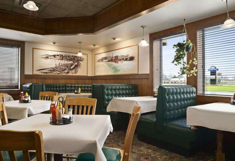 בית מלון כפרי Days Inn By Wyndham Rock Falls