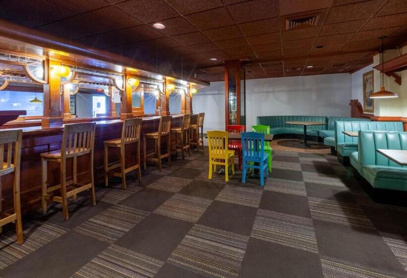 هتل Days Inn By Wyndham Sandusky Cedar Point