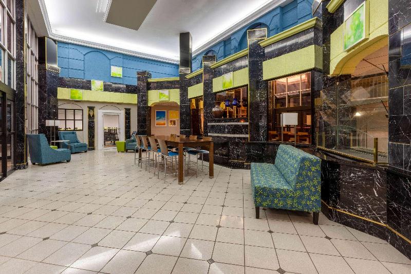 هتل Days Inn By Wyndham Sandusky Cedar Point