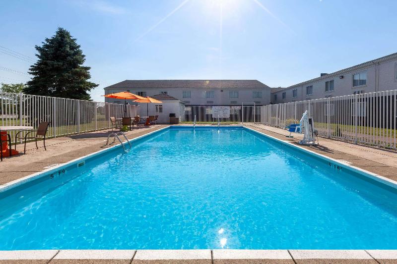 هتل Days Inn By Wyndham Sandusky Cedar Point