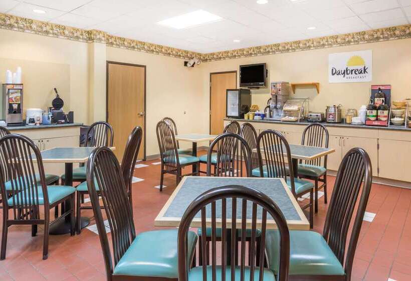 فندق Days Inn & Suites By Wyndham Bridgeport Clarksburg