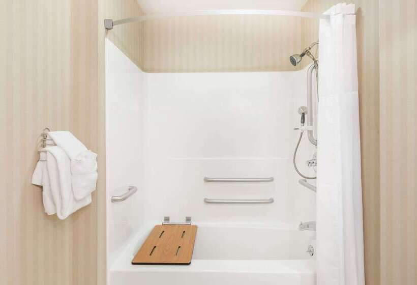 فندق Days Inn & Suites By Wyndham Bridgeport Clarksburg