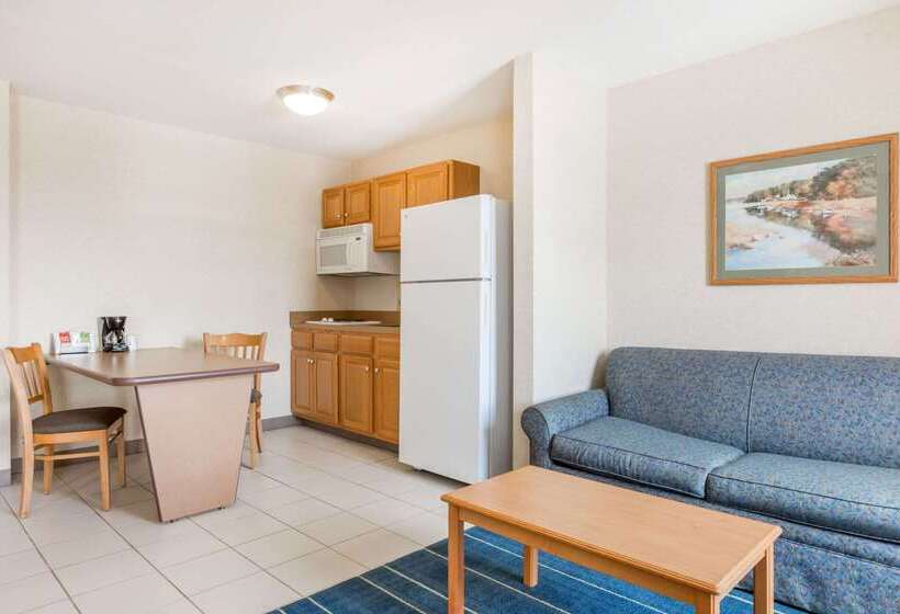 فندق Days Inn & Suites By Wyndham Bridgeport Clarksburg