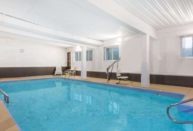 فندق Days Inn & Suites By Wyndham Bridgeport Clarksburg