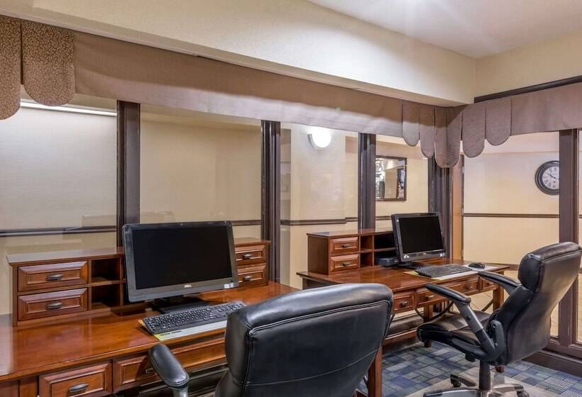 فندق Days Inn & Suites By Wyndham Bridgeport Clarksburg