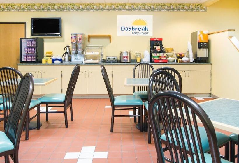 فندق Days Inn & Suites By Wyndham Bridgeport Clarksburg