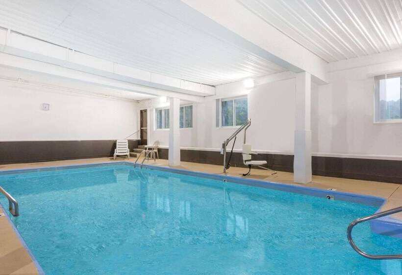 فندق Days Inn & Suites By Wyndham Bridgeport Clarksburg