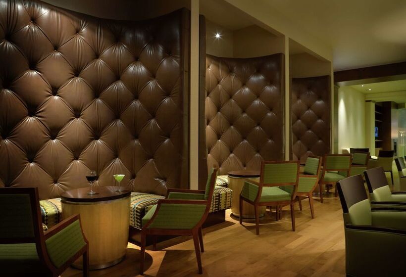 ホテル Doubletree By Hilton Omaha Downtown