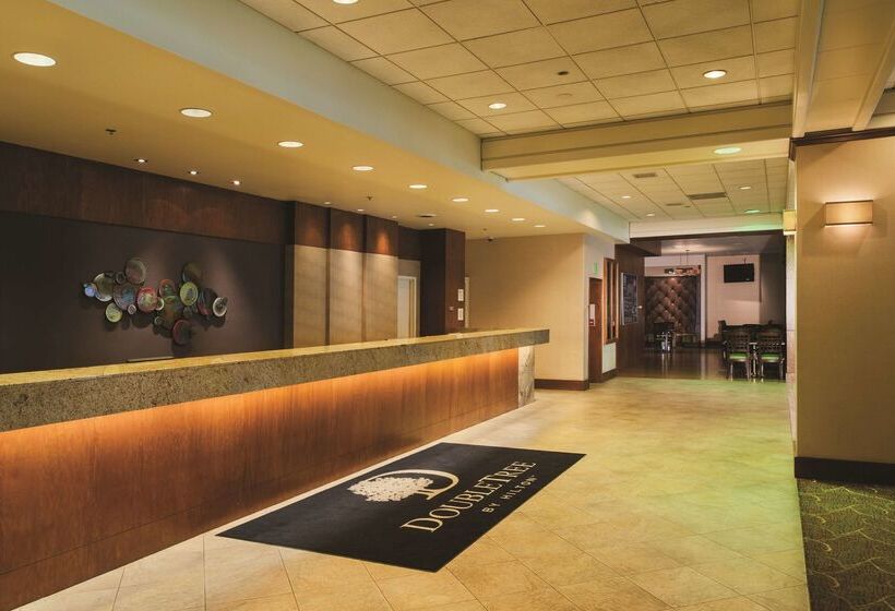 هتل Doubletree By Hilton Omaha Downtown