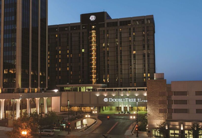 ホテル Doubletree By Hilton Omaha Downtown
