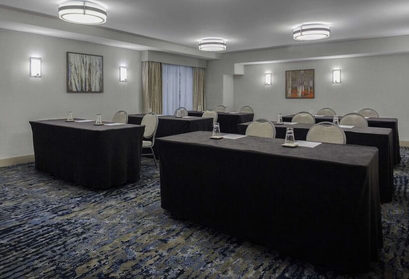 فندق Doubletree By Hilton Burlington Vermont