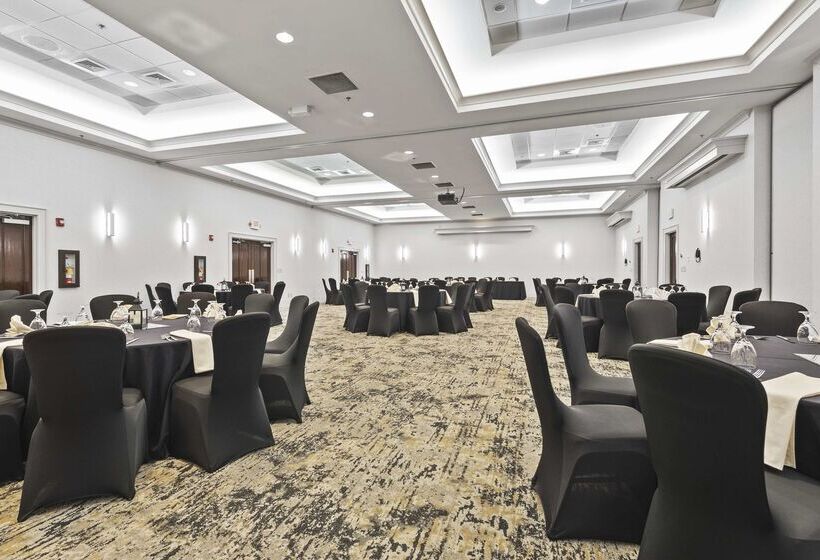 هتل Doubletree By Hilton Columbus