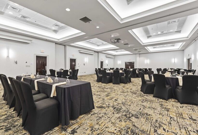هتل Doubletree By Hilton Columbus