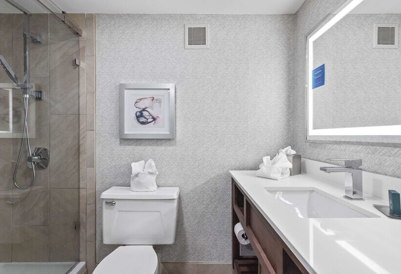 هتل Doubletree By Hilton Columbus