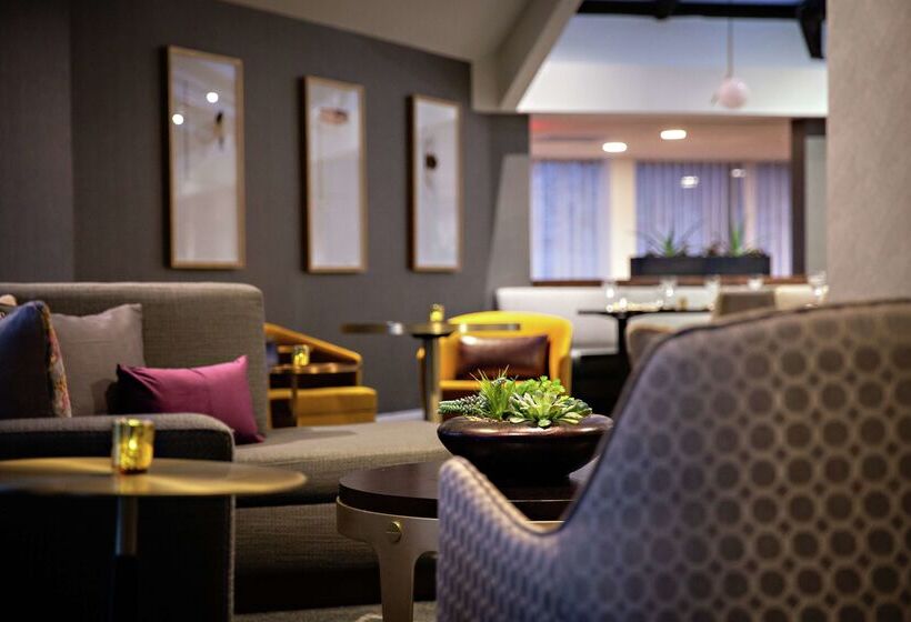 Doubletree By Hilton Fairfield Hotel & Suites