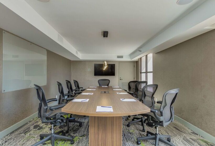 Отель Doubletree By Hilton Phoenix Chandler