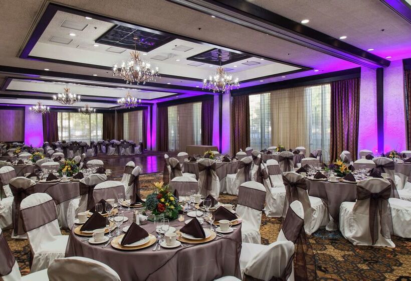 Отель Doubletree By Hilton Sacramento