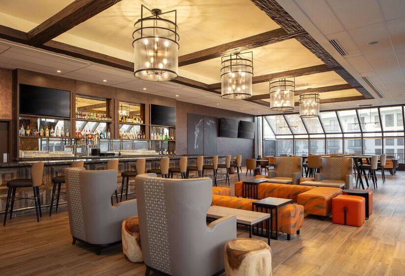 Отель Doubletree By Hilton Sacramento