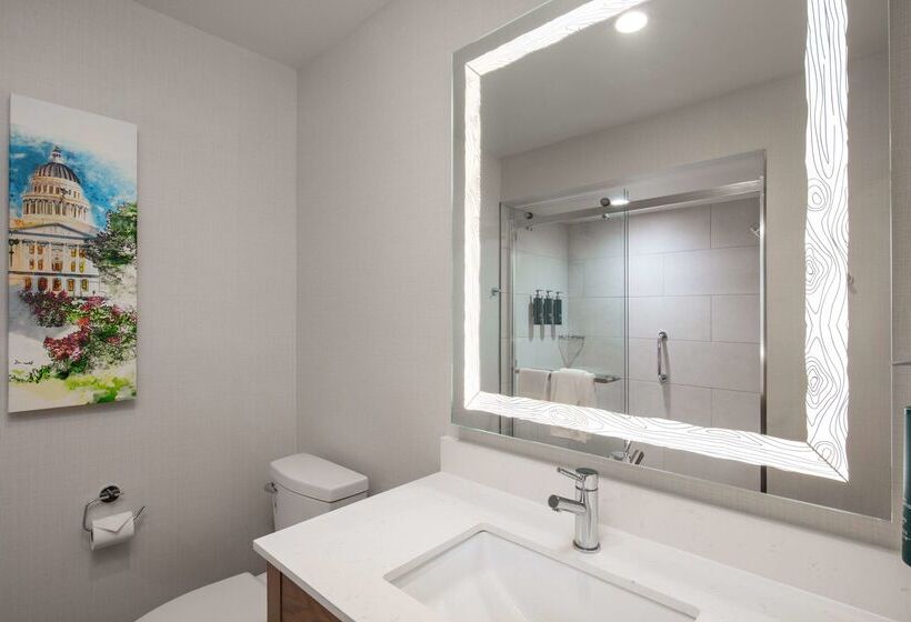 Отель Doubletree By Hilton Sacramento