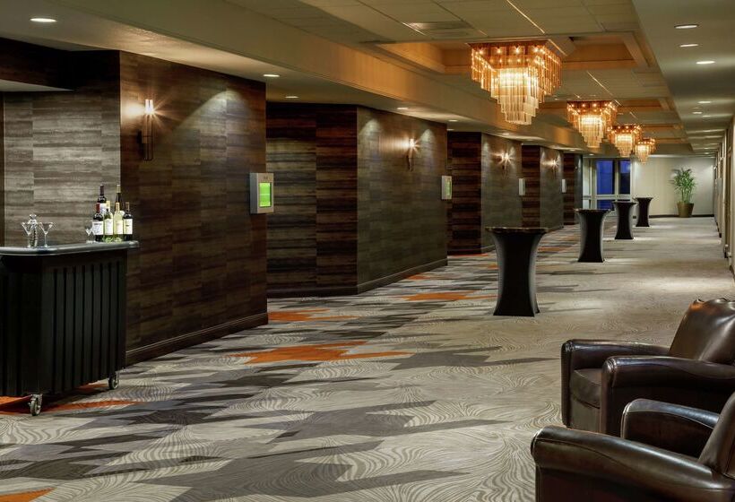هتل Doubletree By Hilton Colorado Springs