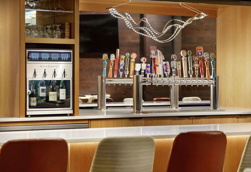 هتل Doubletree By Hilton Colorado Springs