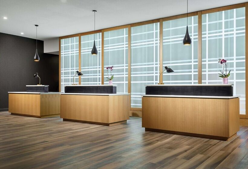 ホテル Doubletree By Hilton Colorado Springs