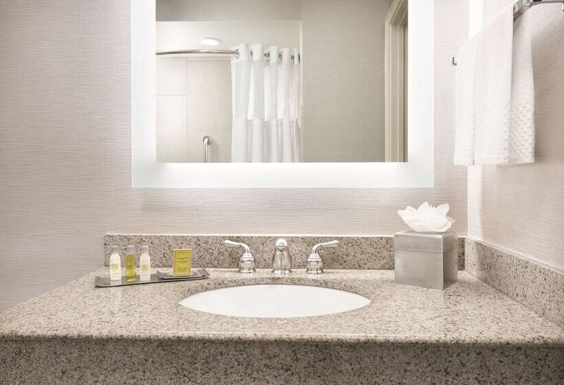 هتل Doubletree By Hilton Colorado Springs
