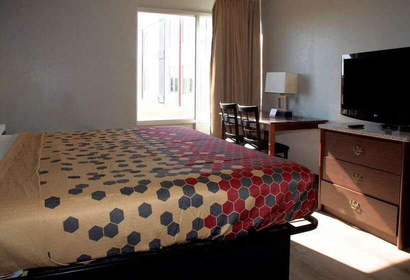 فندق Econo Lodge