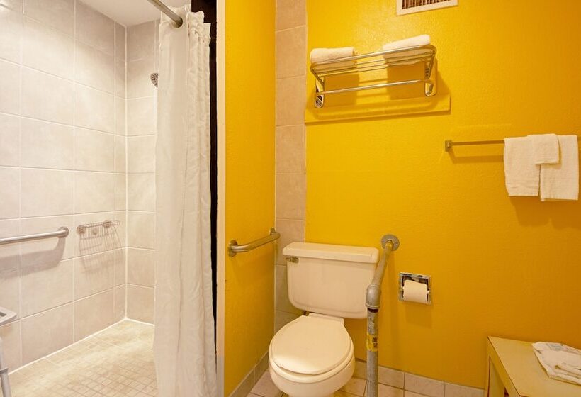 בית מלון כפרי Economy Inn & Suites