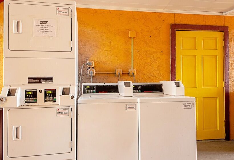 酒店 Economy Inn & Suites