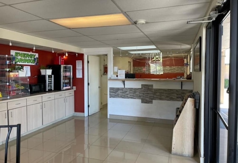 فندق Farmington Inn