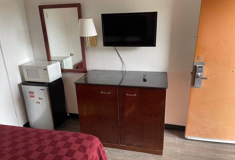 فندق Farmington Inn