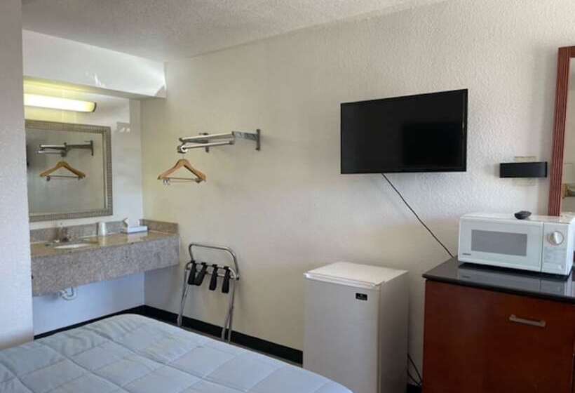 فندق Farmington Inn