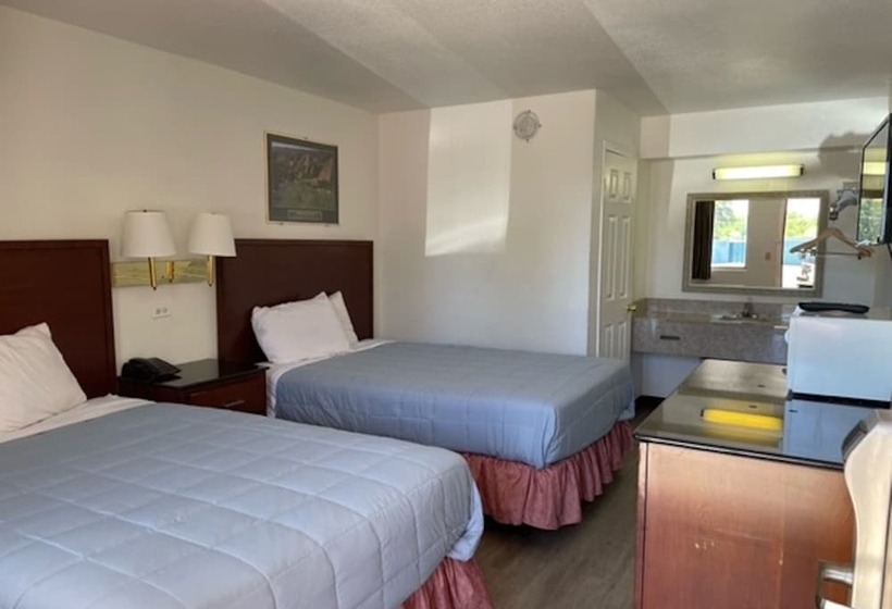 فندق Farmington Inn