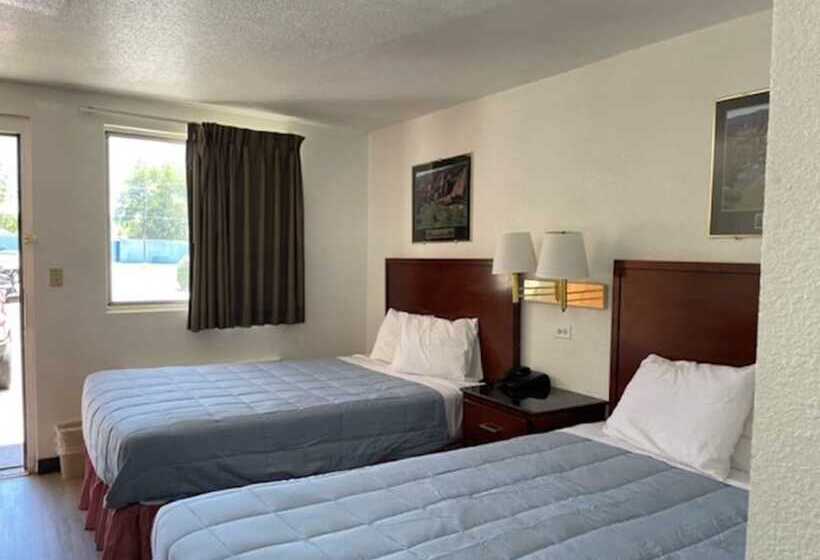 فندق Farmington Inn