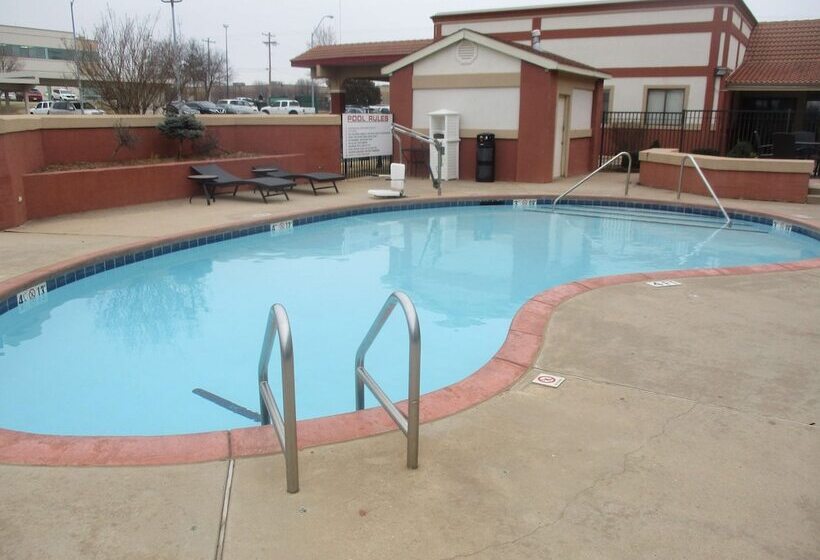 فندق Broadway Inn & Suites