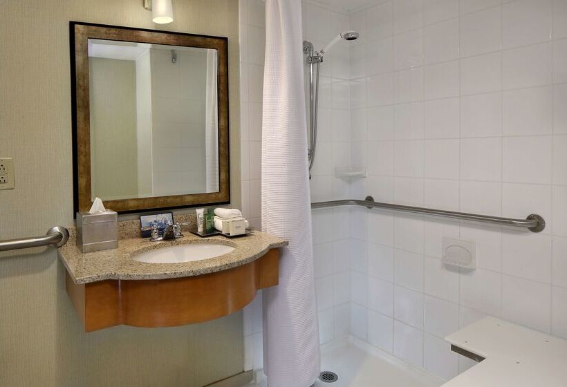 هتل Doubletree By Hilton Hartford Downtown