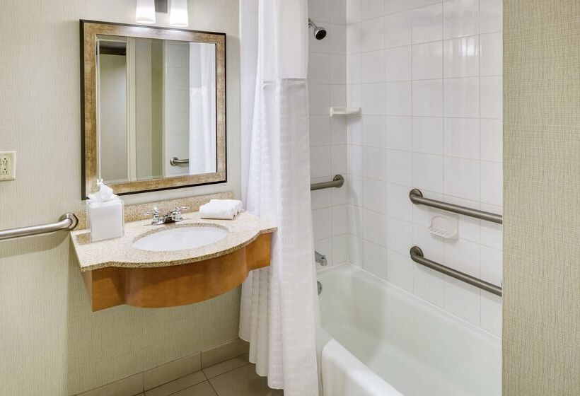 هتل Doubletree By Hilton Hartford Downtown