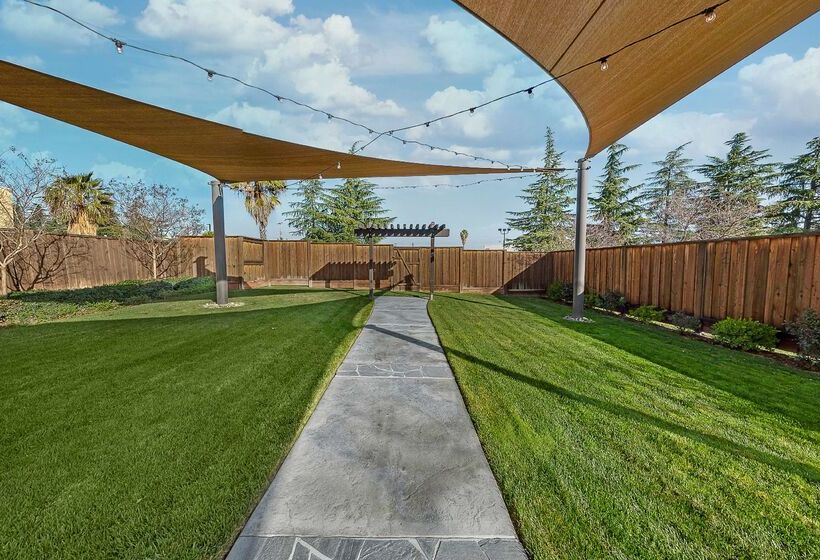 فندق Hilton Sacramento Arden West