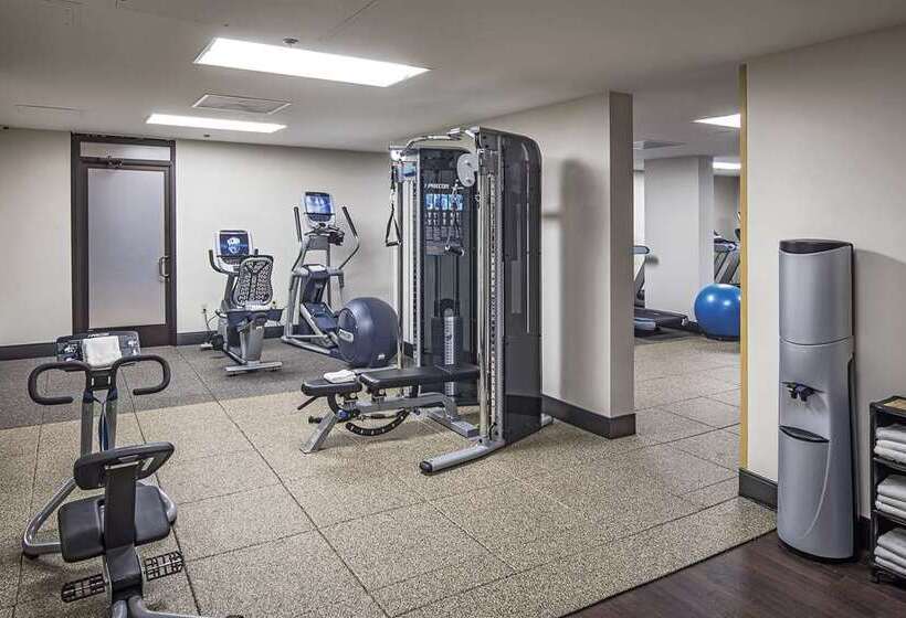 فندق Hilton Sacramento Arden West