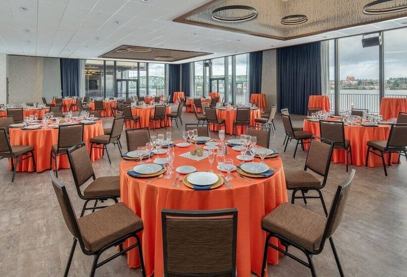 هتل Holiday Inn Portland   Columbia Riverfront, An Ihg