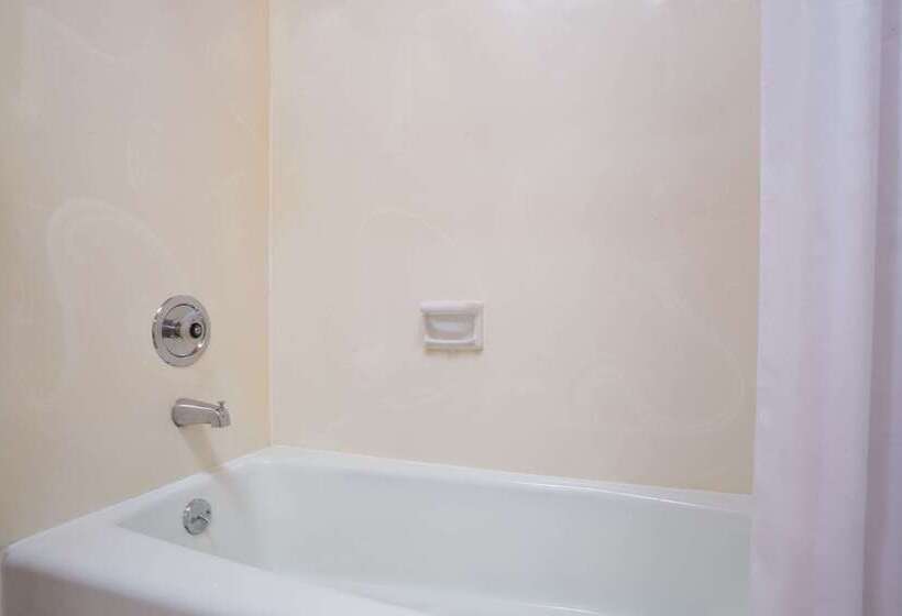 فندق Howard Johnson By Wyndham Brigham City