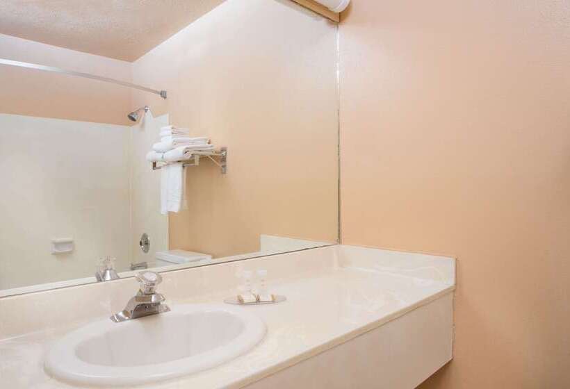 فندق Howard Johnson By Wyndham Brigham City