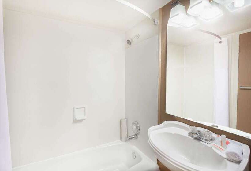 فندق Howard Johnson By Wyndham Yuma