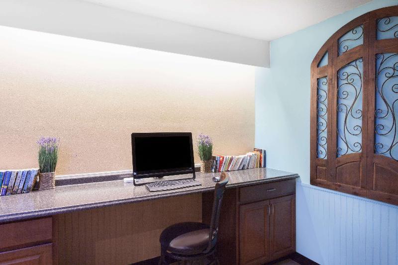 فندق Howard Johnson By Wyndham Yuma